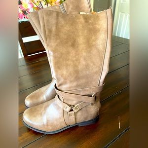 Brown Insulated riding boot.